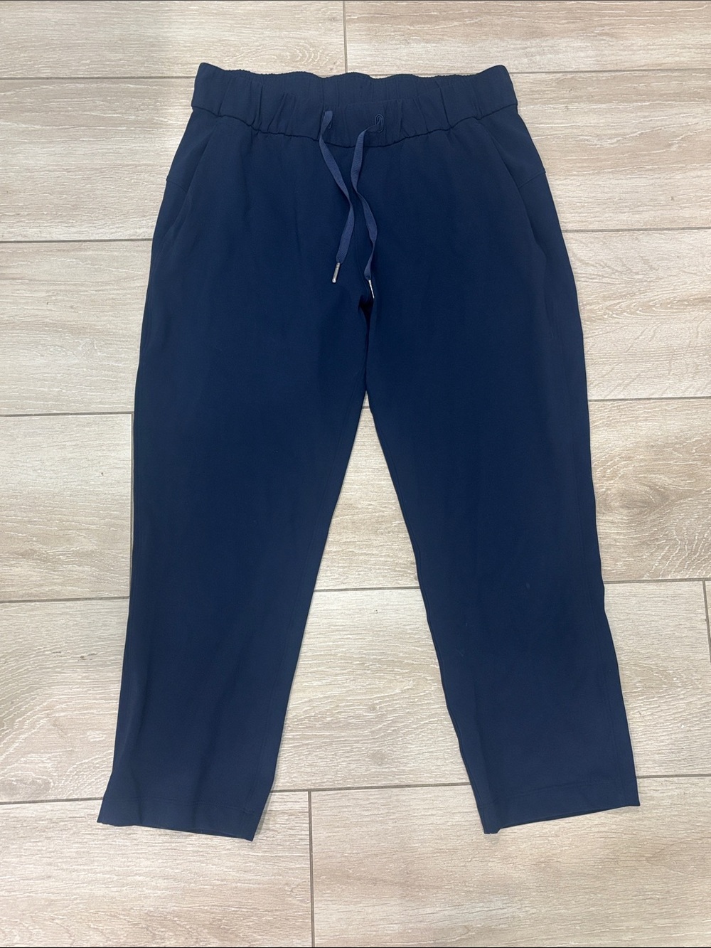 Lululemon Women’s Navy Size 6 Athletic drawstring pants EUC